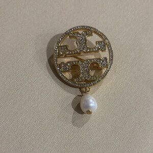 Tory BurchElegant Gold and Pearl Pendant